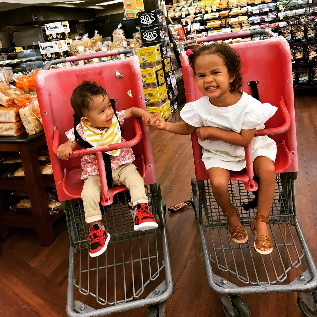 Chrissy Teigen Talks Controlled Chaos Of Raising 2 Kids Under 4 E Online